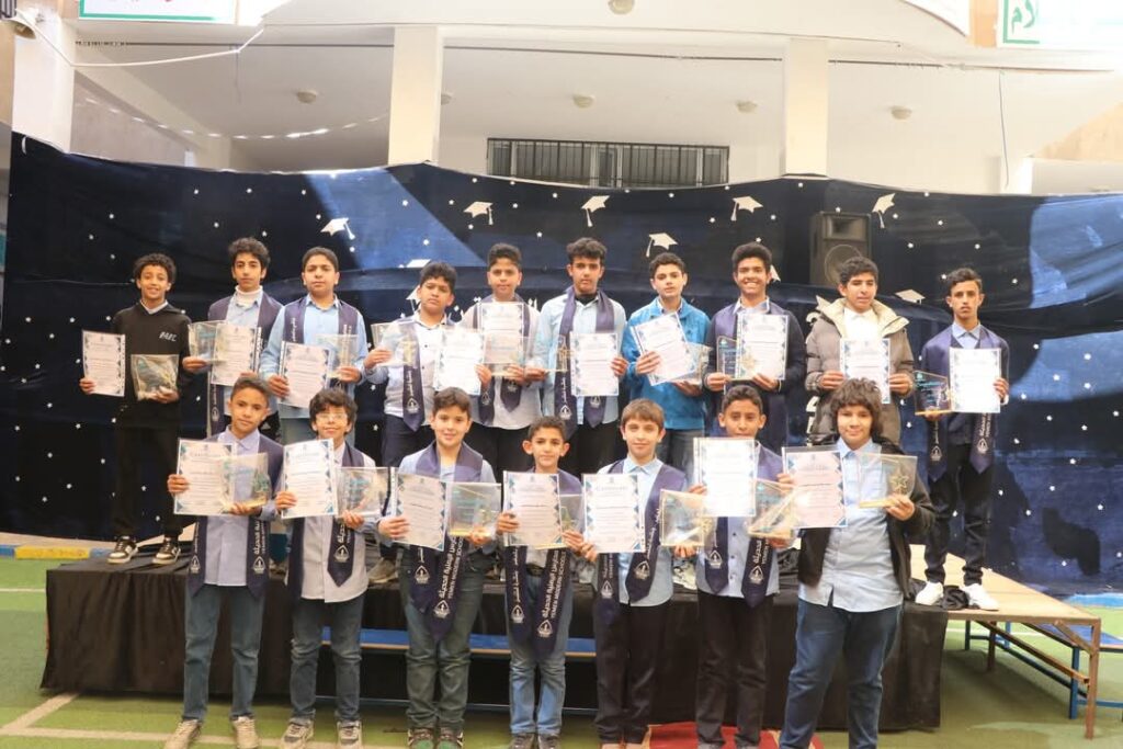 مبارك لأوائل قسم البنين من الصف (٧-١٠ ) هذا التألق الذي يليق بالمدارس اليمنية الحديثة.